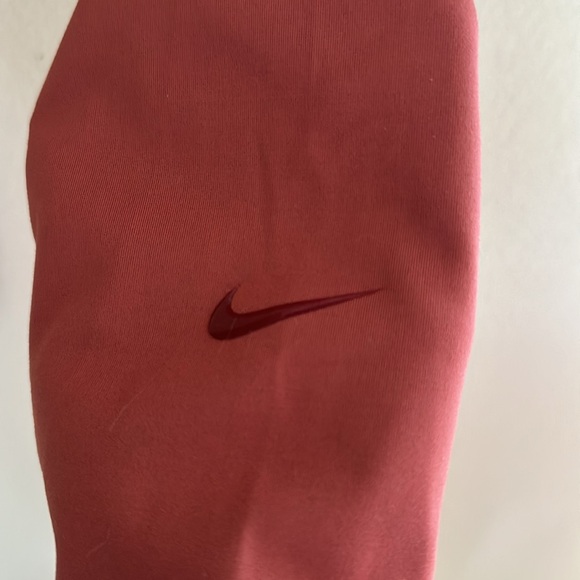 ⬇️PRICE DROP⬇️ Nike Dri-Fit Leggings Dusty Rose Size M NWOT NEVER WORN - Picture 3 of 6